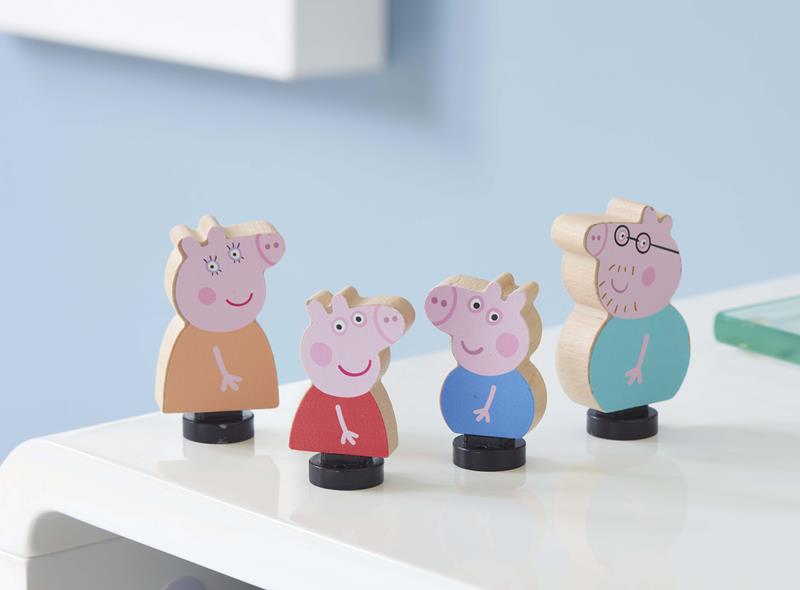 Peppa pig wooden family