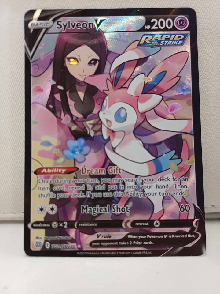Sylveon V (Rapid Strike) TG14/TG30 – Pokémon TCG