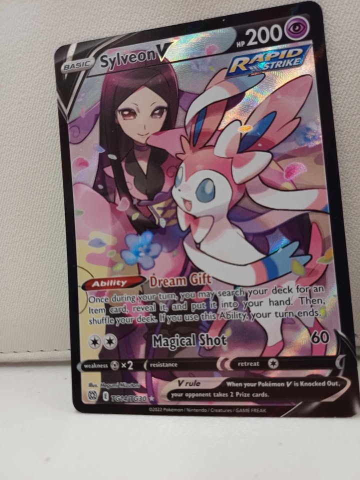 Sylveon V (Rapid Strike) TG14/TG30 – Pokémon TCG