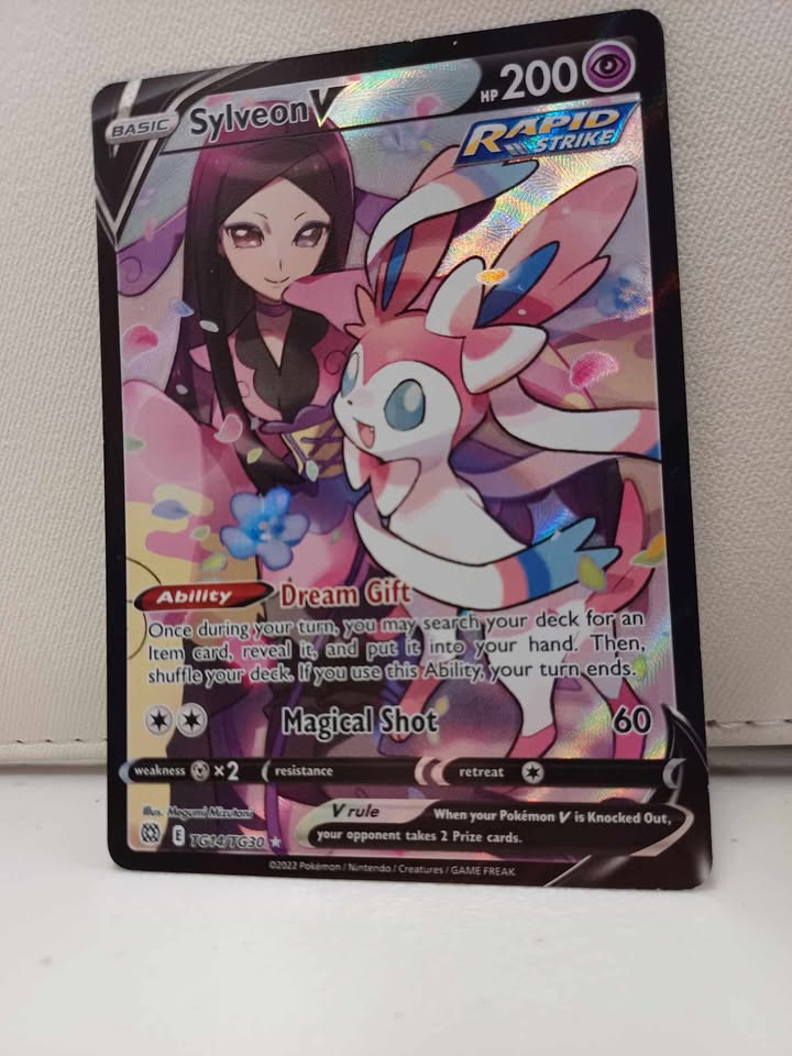 Sylveon V (Rapid Strike) TG14/TG30 – Pokémon TCG